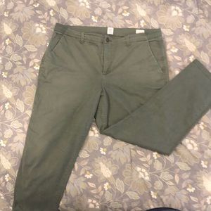 Women’s GAP girlfriend khakis